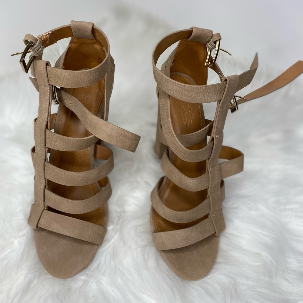CHARLOTTE RUSSE | Nude Strappy Heel Sandal - Size 7 - New - Never Worn